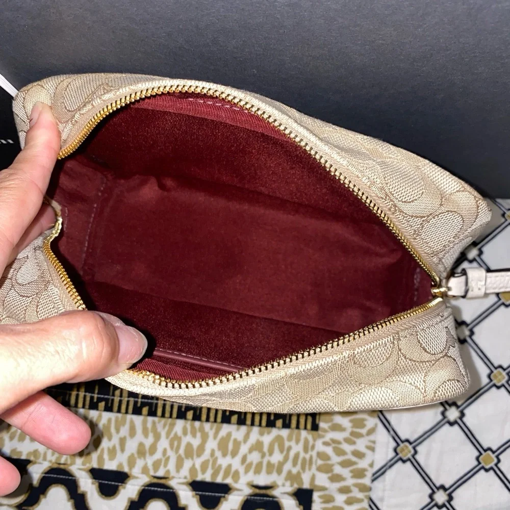 COACH DEMPSEY LARGE BOXY COSMETIC CASE N SIGNATURE JACQUARD WITH COACH PATCH